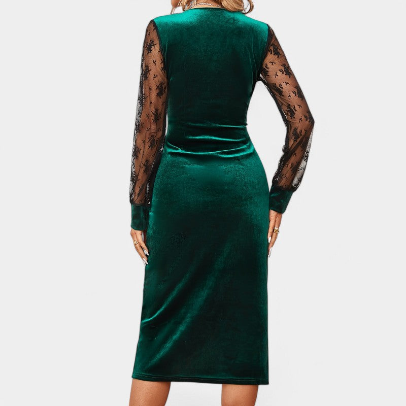 Moteriktig grønn bodycon blondekjole for kvinne, med delikat v-hals. Elegant fest- eller selskapskjole.