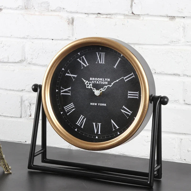 Vintage gull skrivebordsklokke, elegant metallklokke. Retro bordklokke for moderne hjem og kontor.
