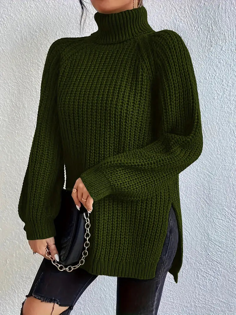 Klassisk høyhalset damegenser i fint strikk. Allsidig turtleneck som varmer og komplementerer antrekket.