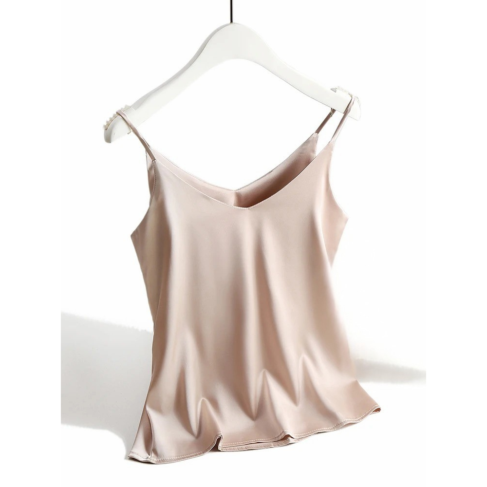 Elegant halterneck spaghettitopp for kvinner med V-hals. Perfekt som sommerplagg og festtopp.