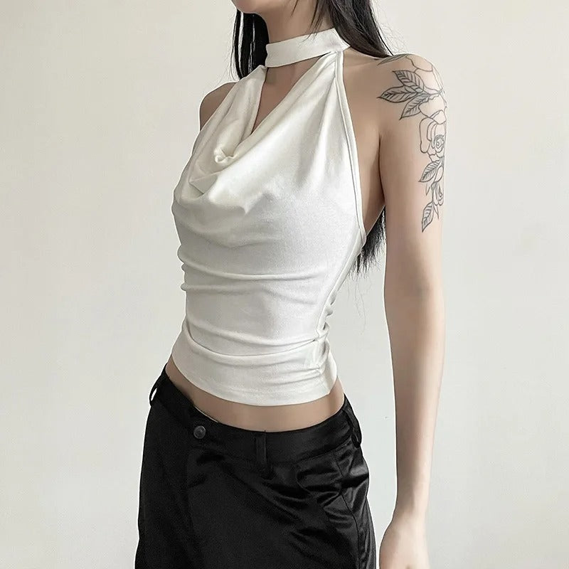 Elegant og casual halternecktopp for kvinner, et must-have for minimalistisk garderobe. Lag-på-lag vennlig.
