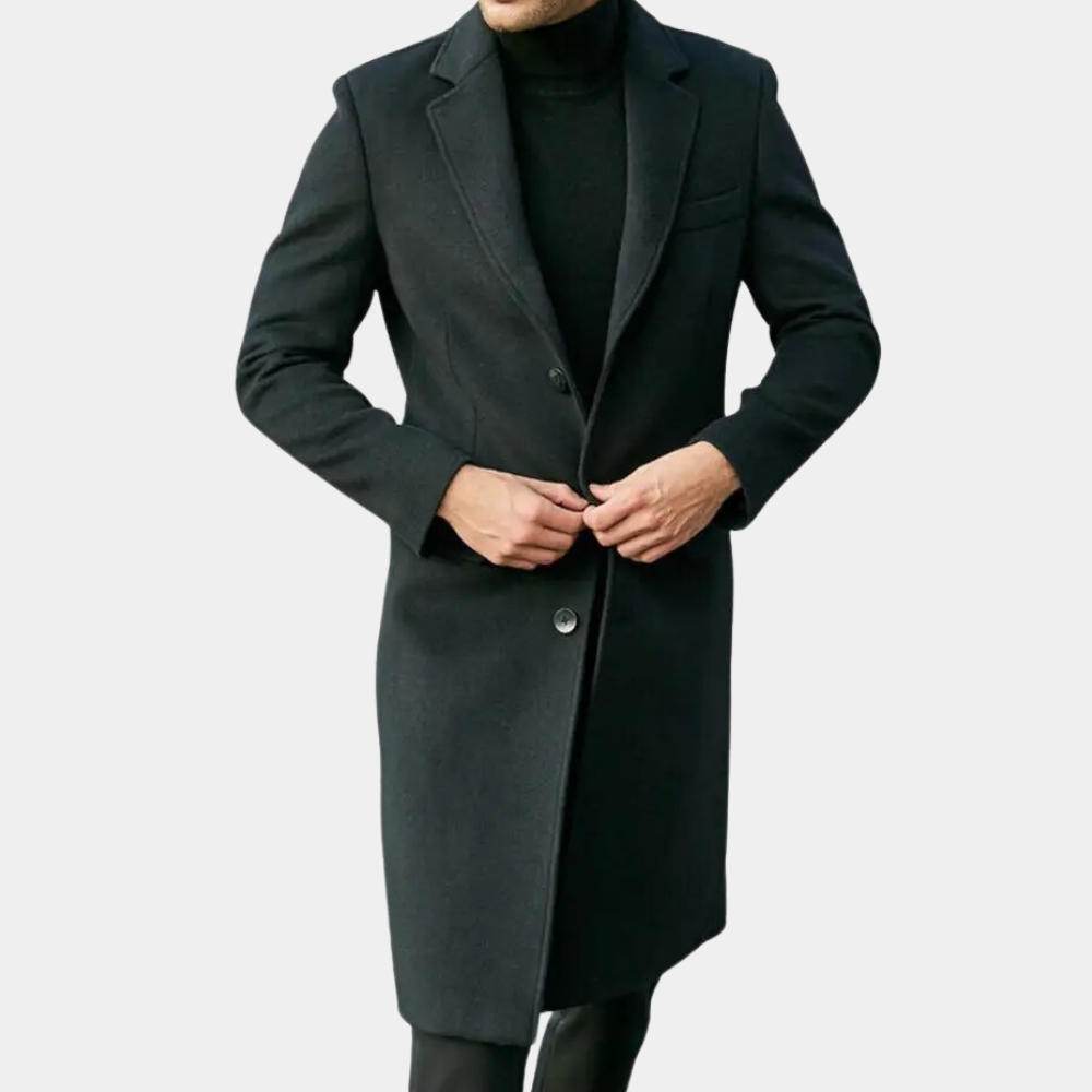 Nærbilde av detaljer på klassisk lang herrefrakk, viser elegant stoff og søm. Komfortabelt vinterplagg.