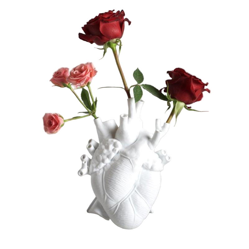 Elegant hjerteformet vase for innendørs dekorasjon, perfekt for romantisk stil og moderne interiør.