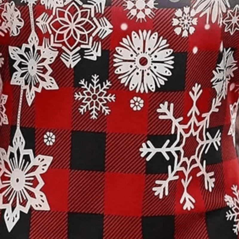 Nærbilde av hvit rutete julekjole for dame, med broderte snøfnuggdetaljer. Elegant vinterkjole.
