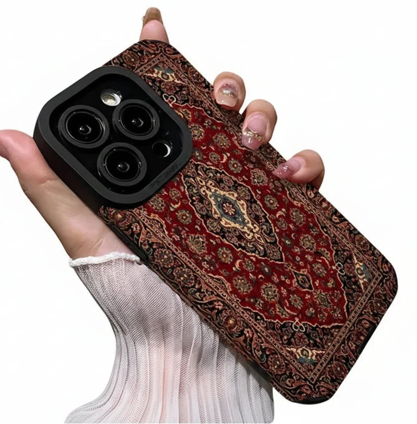 Elegant iPhone deksel med brunt og svart persisk teppemønster. Unikt TPU-deksel for mobilbeskyttelse.