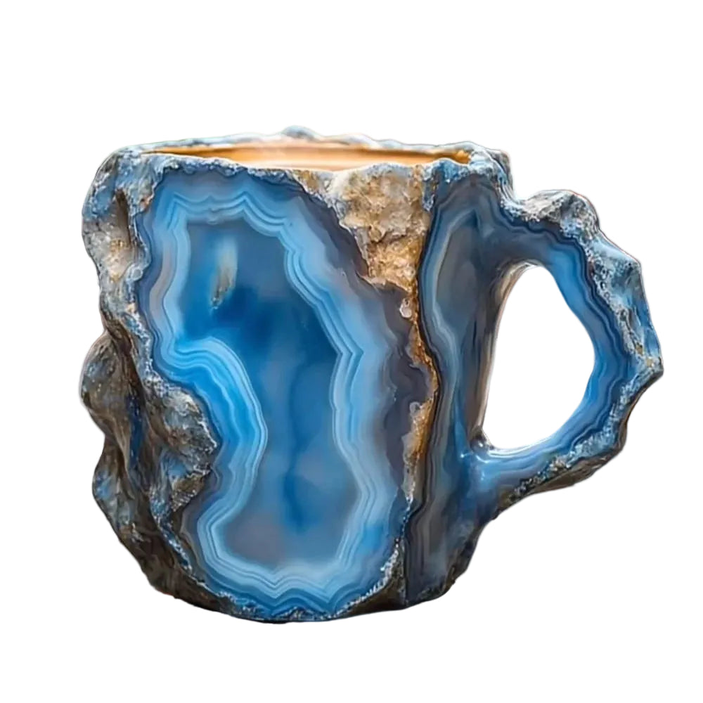 Elegant kaffekopp med eksklusivt krystalldesign, perfekt for stilren borddekking. Luksus designkopp.