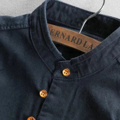 Klassisk hvit herreskjorte i Katana-stil. Unikt design for menn, perfekt som elegant vårskjorte.