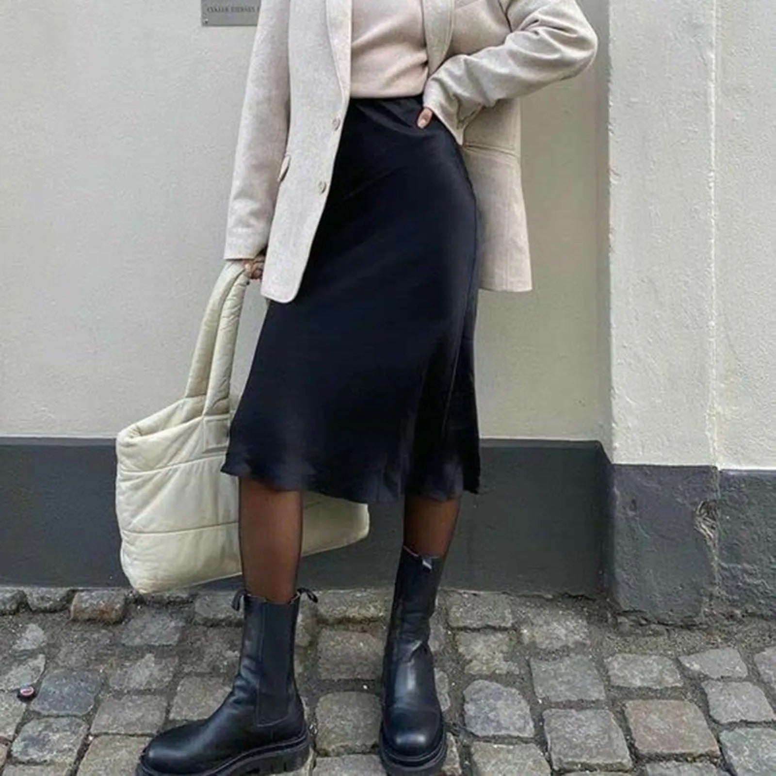 Knelangt A-linjeskjørt for kvinner, perfekt for en elegant og komfortabel hverdag.