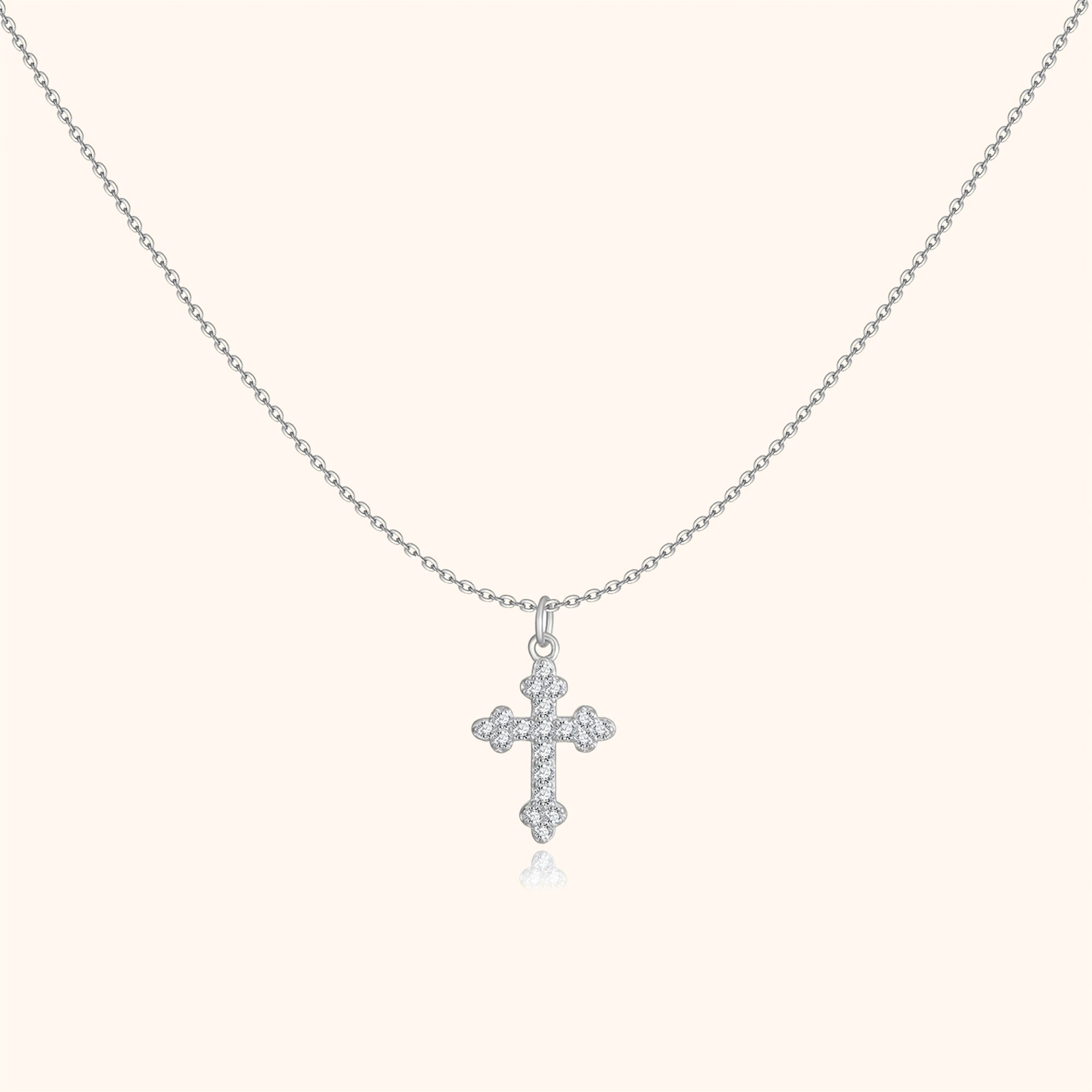 Vakkert justerbart korskjede i sølv eller gullbelagt, med skinnende cubic zirconia for kvinner.