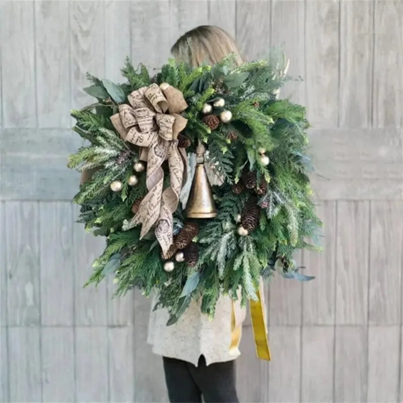 Stilfull kunstig julekrans til dør & vegg. Skaper feststemning innendørs & utendørs hele vinteren.