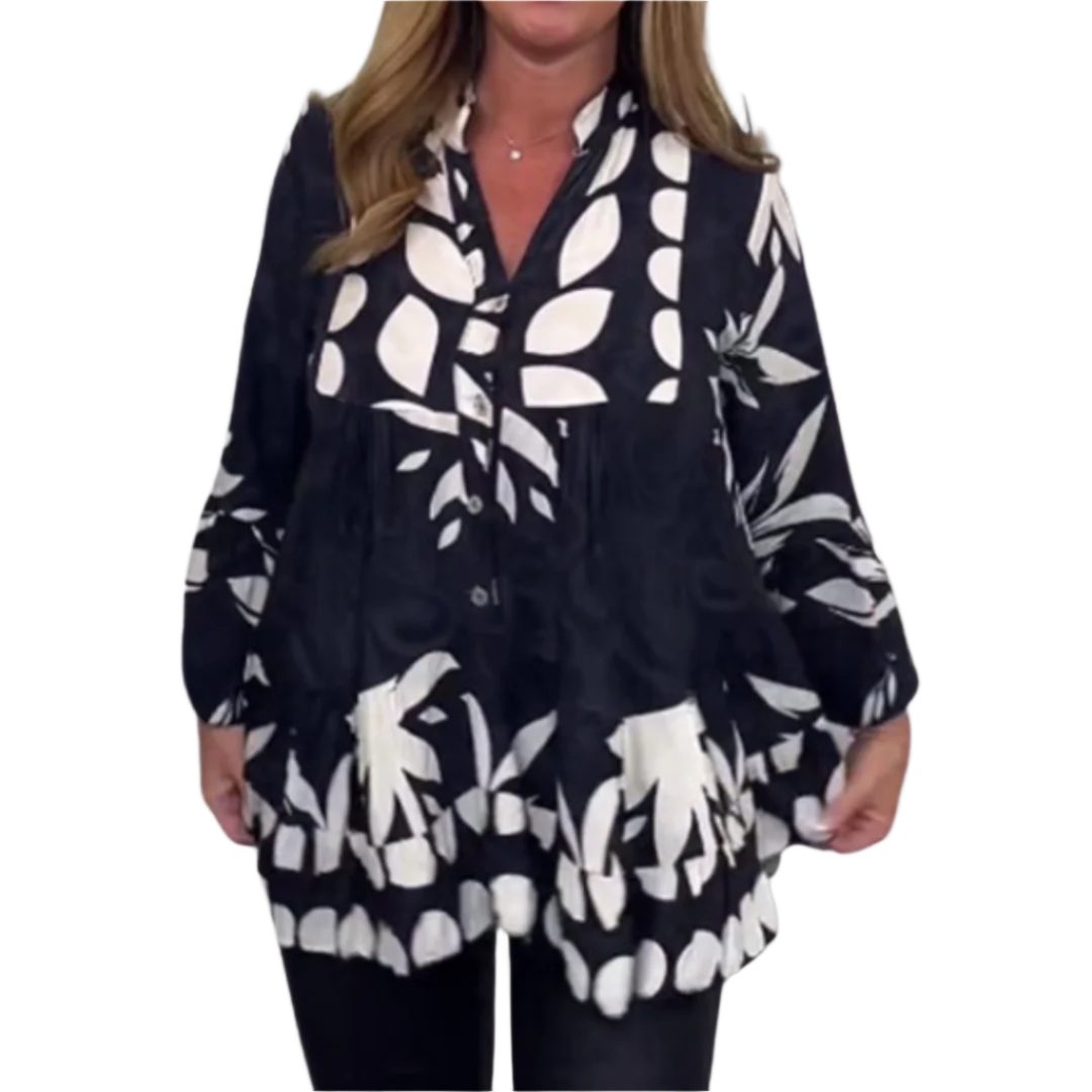 Elegant kvinnebluse med bohemsk blomstertrykk og moteriktige evasert ermer. Perfekt sommer- og vårbluse.