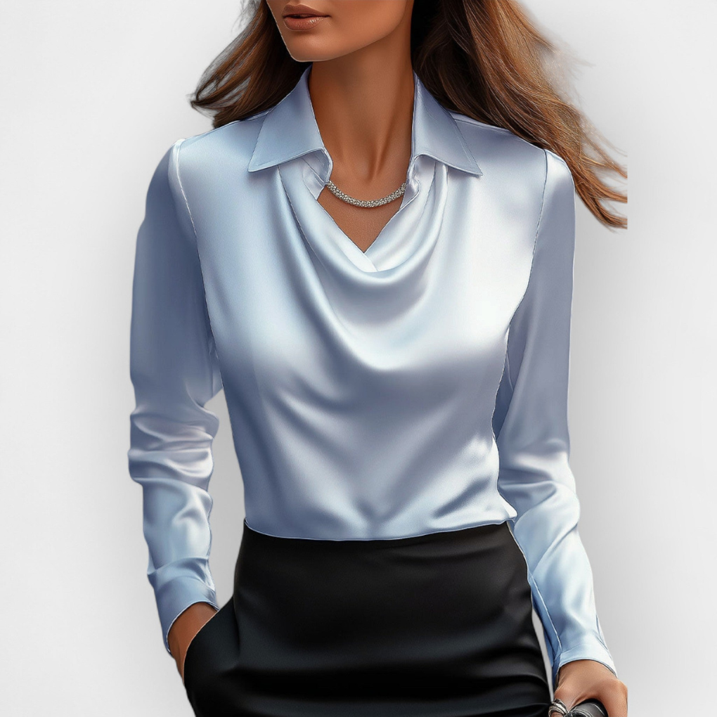 Kvinnebluse, glatt og glansfull, med elegant vannfallskrage. Perfekt som kontorklær eller festantrekk.