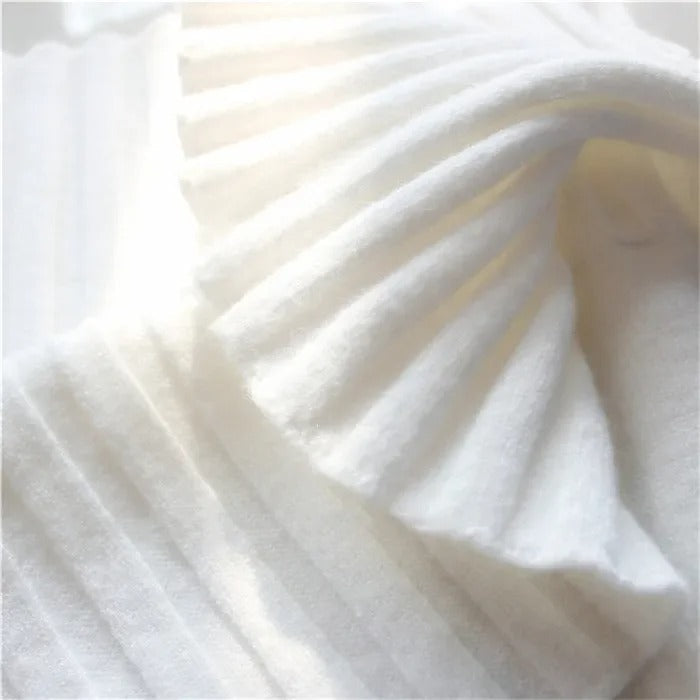 Essensiell basic ribbestrikket turtleneck genser for kvinner. En tidløs og allsidig del av garderoben.