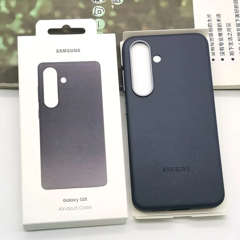 Slankt og robust lærdeksel for Samsung Galaxy S25, gir støtsikker beskyttelse uten ekstra bulk.