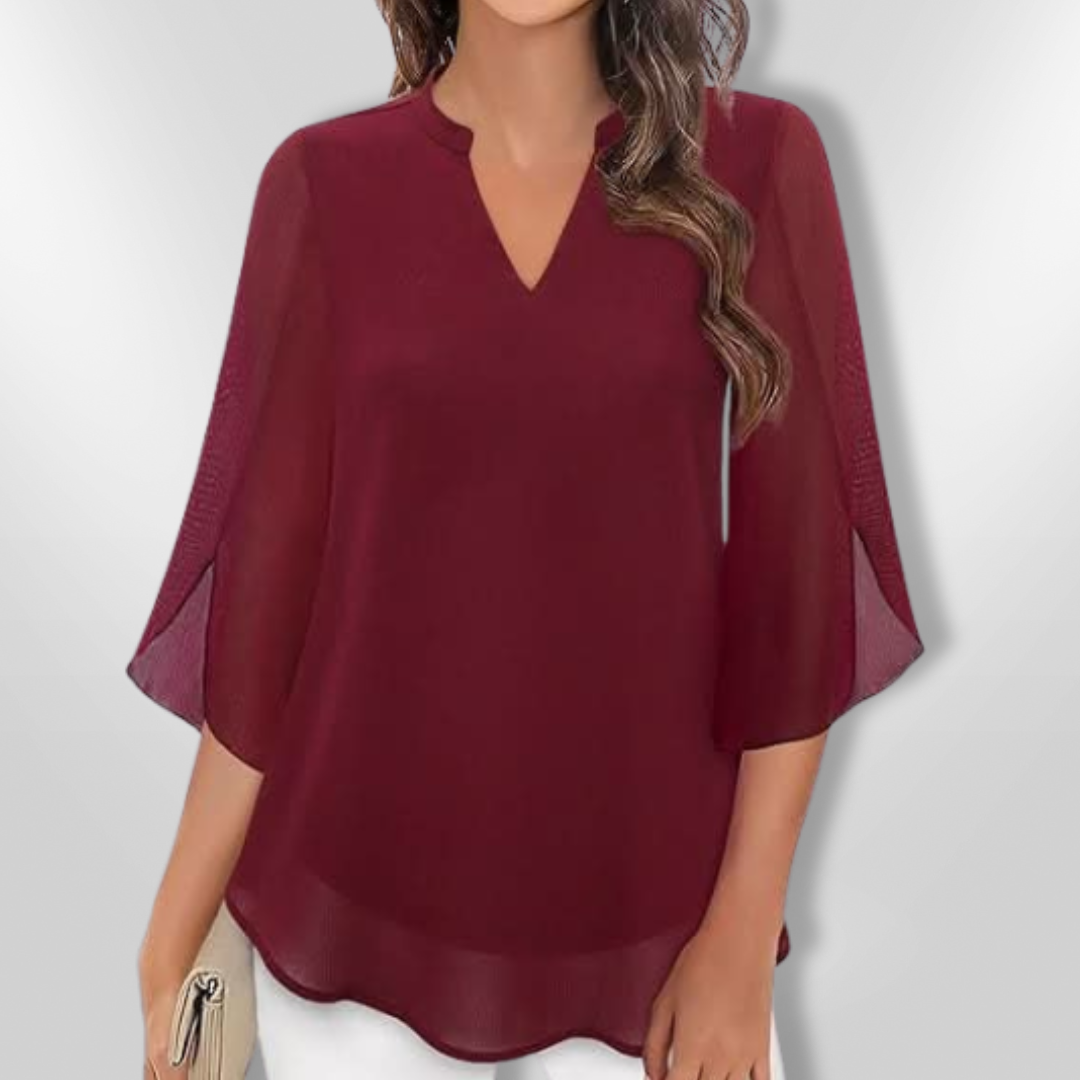 Kvinne iført allsidig lagdelt V-hals bluse. Tidløs elegant stil, ideell for vår og sommer, damemote.