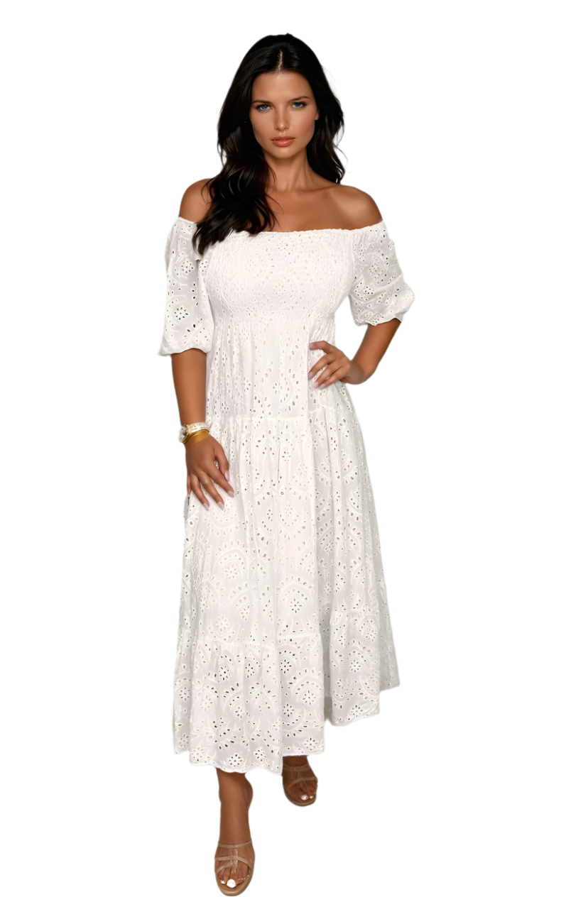 Elegant lang blondekjole for kvinner med klassisk design, perfekt til fest og sommer.