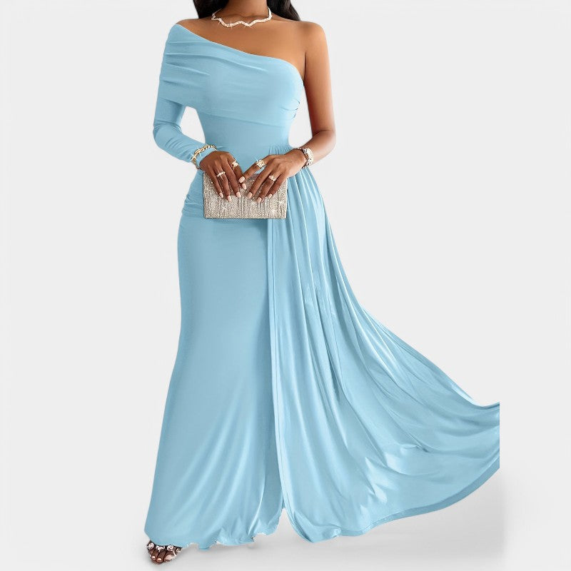Sommerlig lang bodycon kjole med flatterende utringning, en elegant festkjole for kvinner.