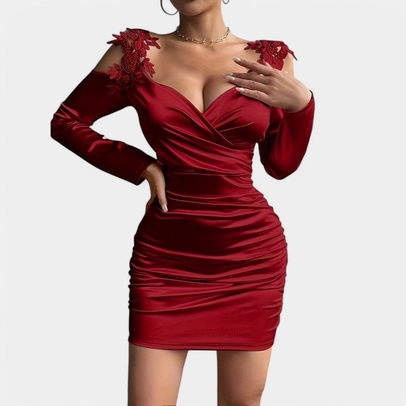 Flatterende langermet bodycon kjole i behagelig polyester, moderne design for elegant kvinneklær.