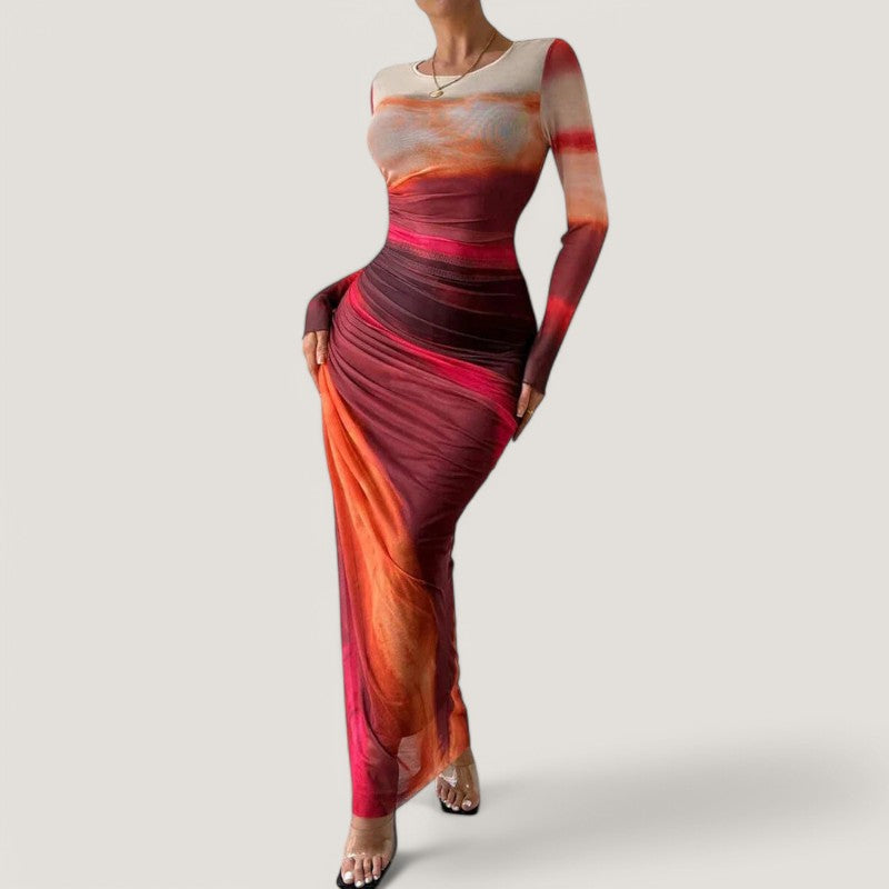 Langermet slimfit maxikjole for kvinner, i elegant polyester. En allsidig fest- og hverdagskjole.