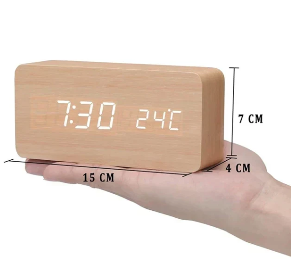 Innovativ LED digital klokke med tre-tekstur og stemmeaktivering for smart hjemmeinnredning.