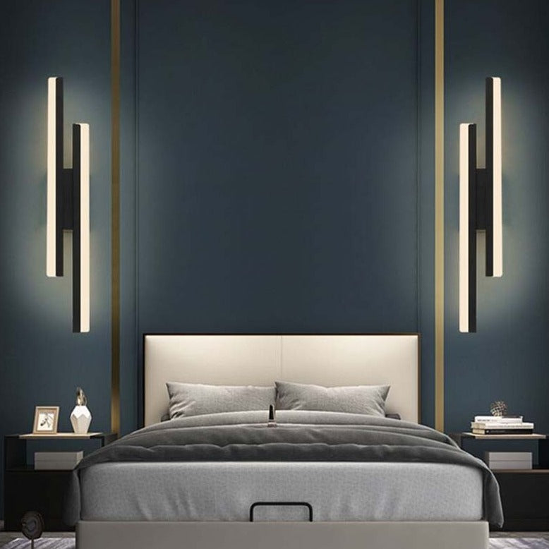 Minimalistisk LED vegglampe, ideell som dekorativ belysning i stue eller gang.