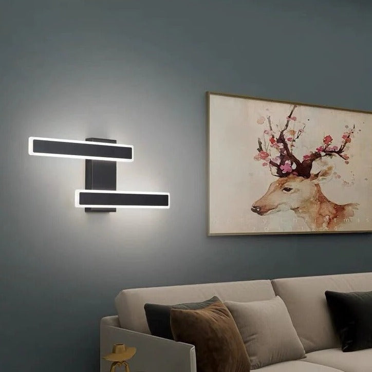 Dekorativ LED vegglampe i stilrent design, løfter atmosfæren i stuen eller soverommet.