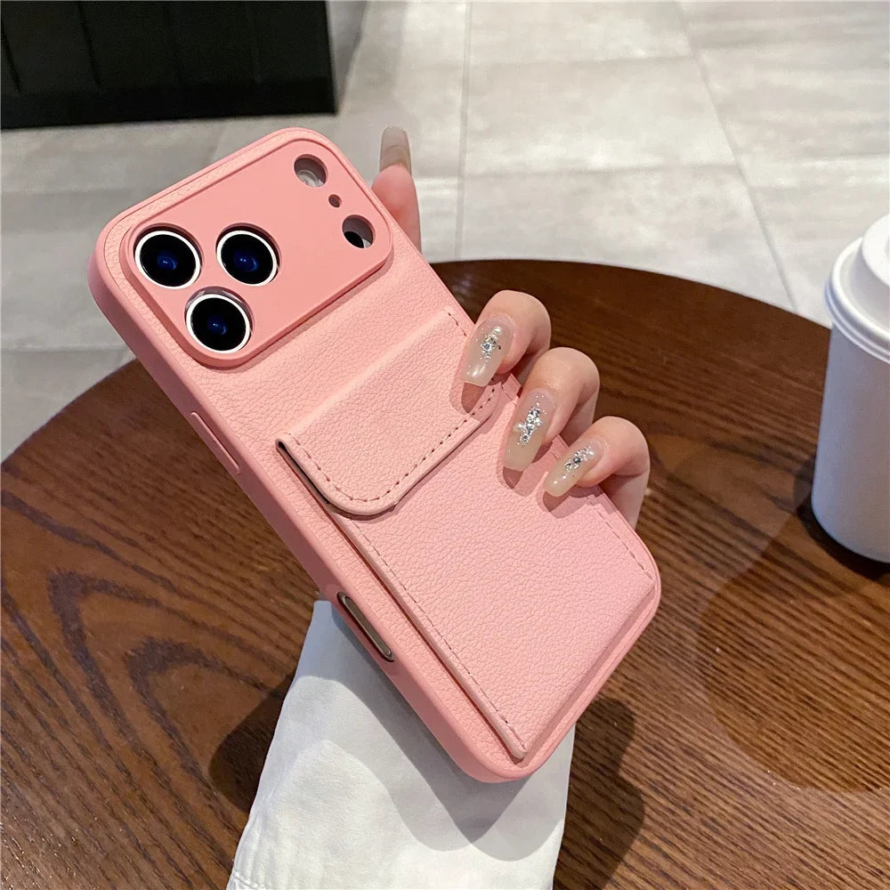 Elegant lommebokdeksel for iPhone med kortholdere. Perfekt telefonbeskyttelse og praktisk hverdagsbruk.