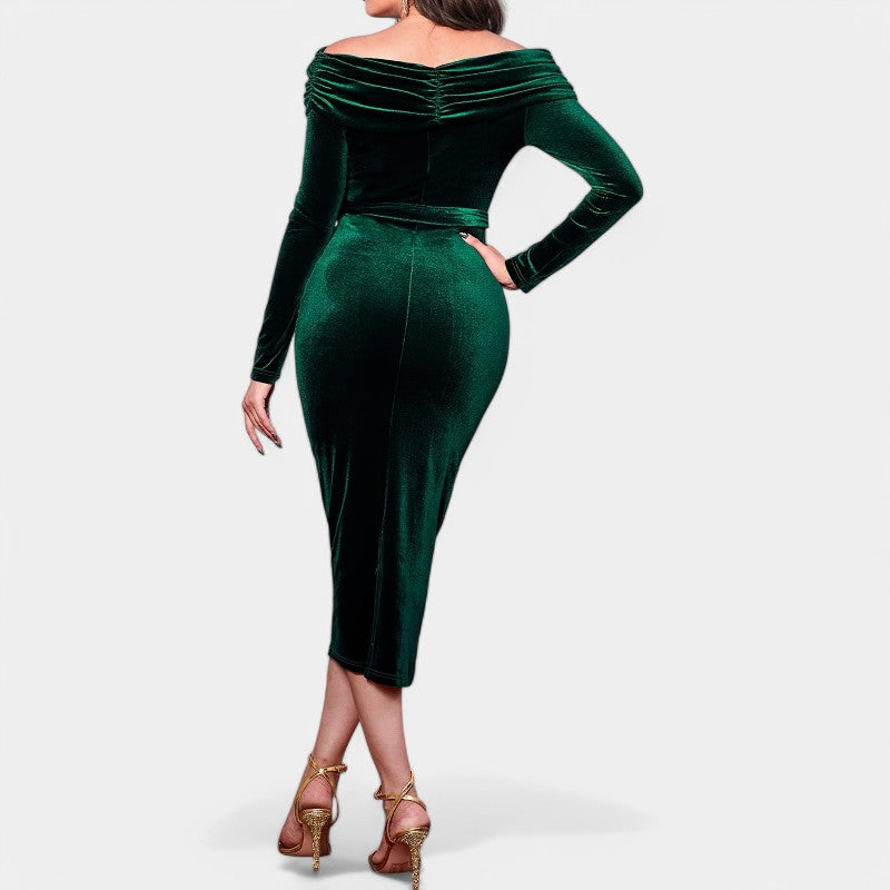 Komfortabel og tidløs mørkegrønn velourrobe for kvinner, langermet design for helårsbruk med et elegant uttrykk.