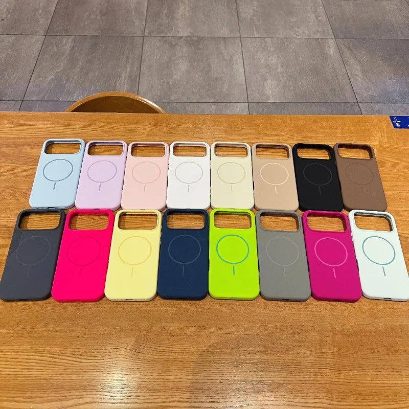 Robust beskyttelsesdeksel for iPhone 17, med magnetisk funksjon og støtte for trådløs lading.