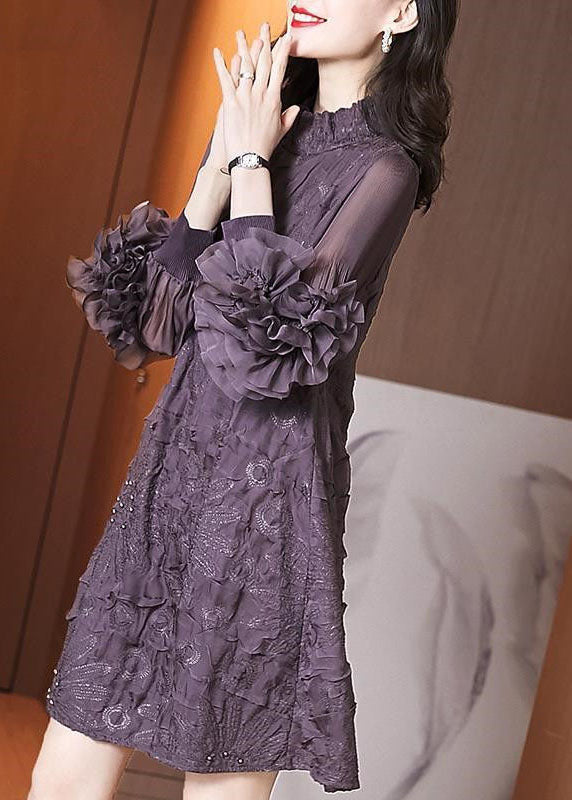 Maxi-lengde elegant kjole for kvinner med en utsmykket brodert krage, lange ermer, ideell for ethvert arrangement.