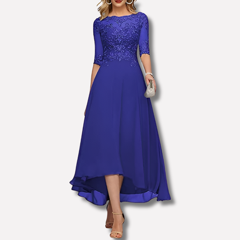 Elegant festkjole, lang blonderkjole til dame med ermer. Ideell som formellkjole for bryllup.