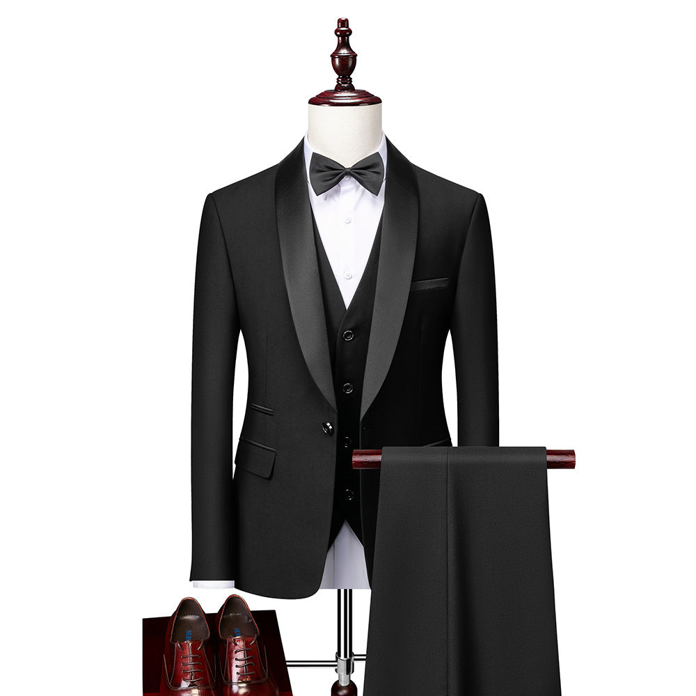 Stilig slim fit herredress med jakke, vest og bukse, ideell som kontordress eller for elegant festbruk.