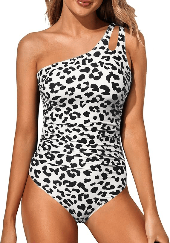 Flatterende én-skulder badedrakt for dame, moderne design for sommer og basseng.
