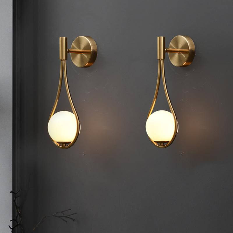 Justerbar designlampe i nordisk stil, ideell for funksjonell og dekorativ belysning på soverom.