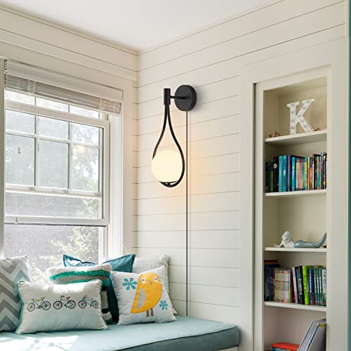 Designlampe til veggen i elegant nordisk utførelse. Forbedrer interiøret i soverom og stue.