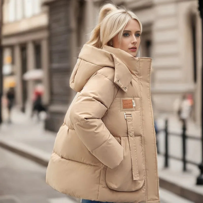 Elegant og varm dame parkas for vinteren, med luksuriøst design. Perfekt yttertøy for kvinner.