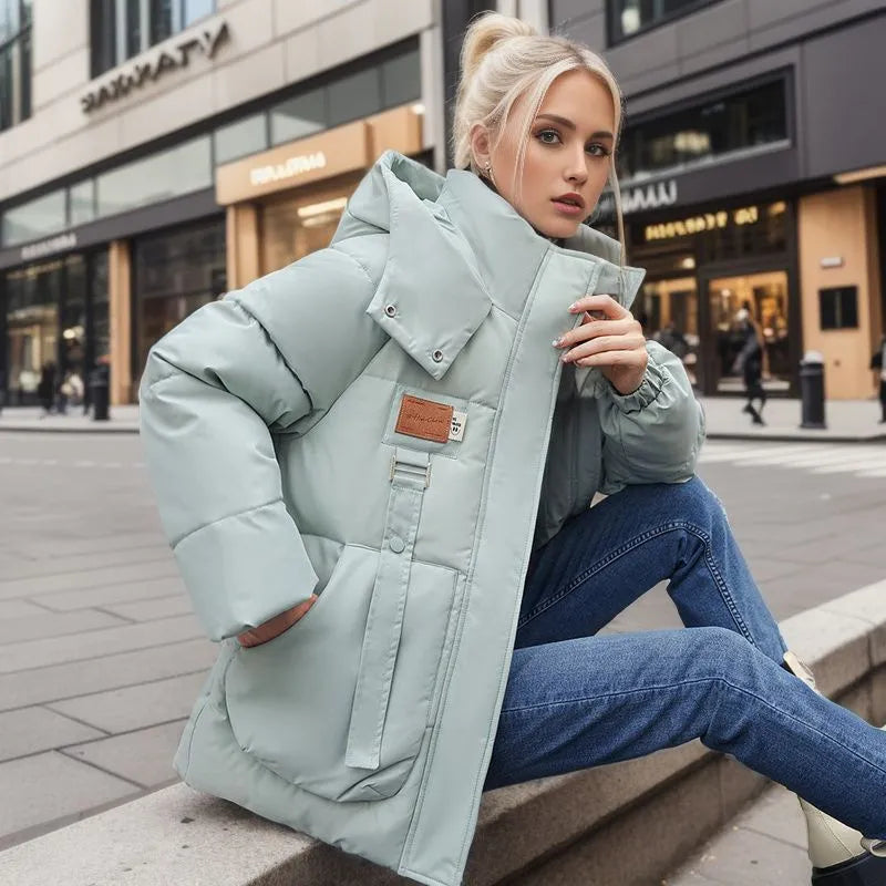 Khaki luksuriøs dame vinterjakke, en elegant parkas som tilbyr optimal varme og stil.