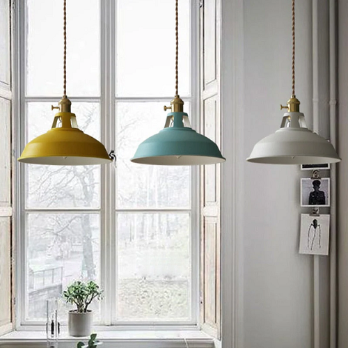 Elegant pastell lampe som passer perfekt over spisebordet. Retro design.