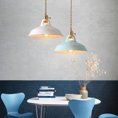 Stilig hengende lampe med E27, pastell gul, ideell for å lyse opp gangen.