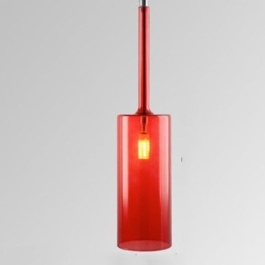 Glasspendellampe med LED, energieffektiv og elegant belysning over spisebord.
