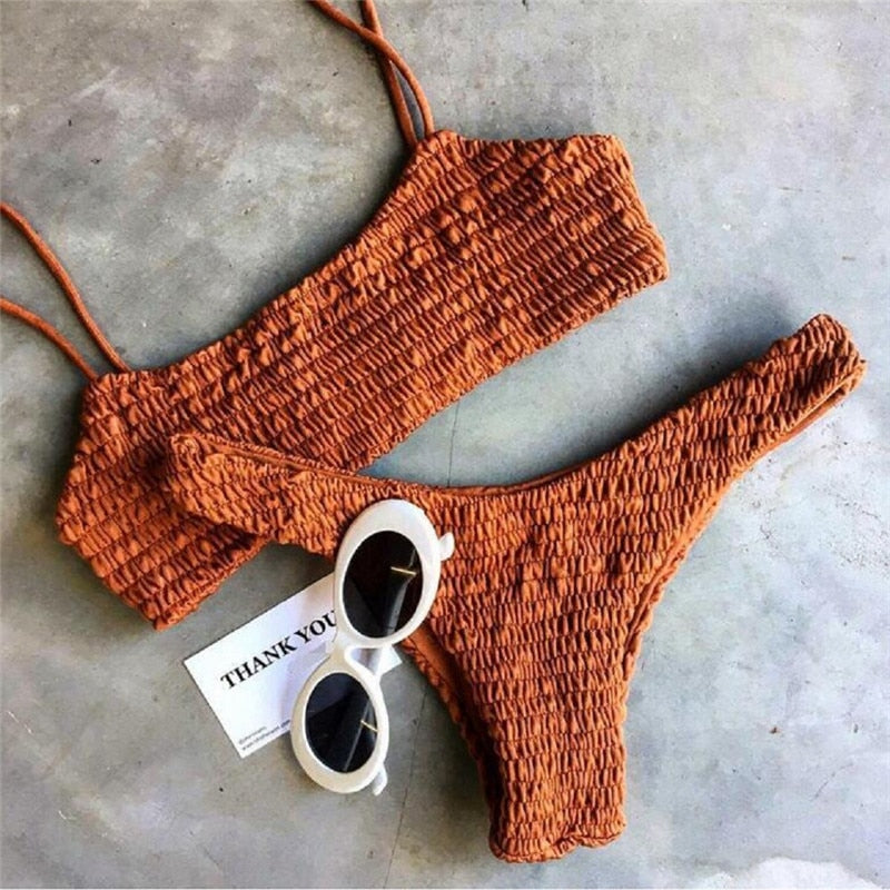 Trendy plissert bikini for kvinner med push-up og lav midje, flott og komfortabelt badetøy for stranden.