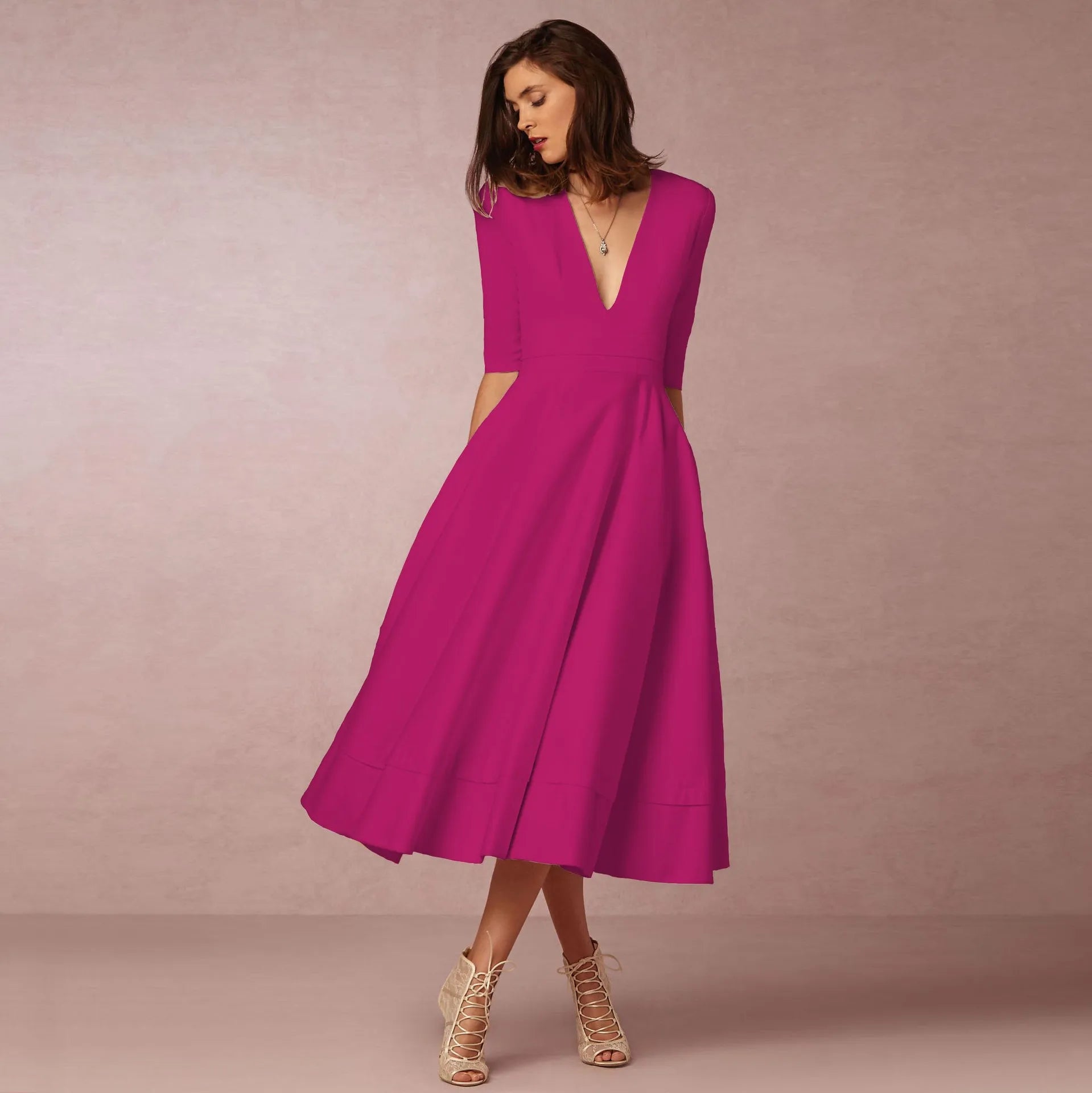 Sommerlig damekjole, lang prinsessekjole uten ermer. Perfekt elegant vårkjole til fest.