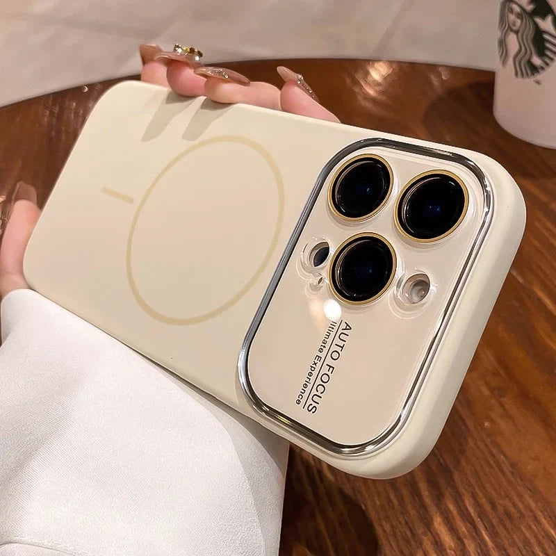 Elegant rødt magnetisk silikon deksel for iPhone. Støtsikker beskyttelse med myk finish.