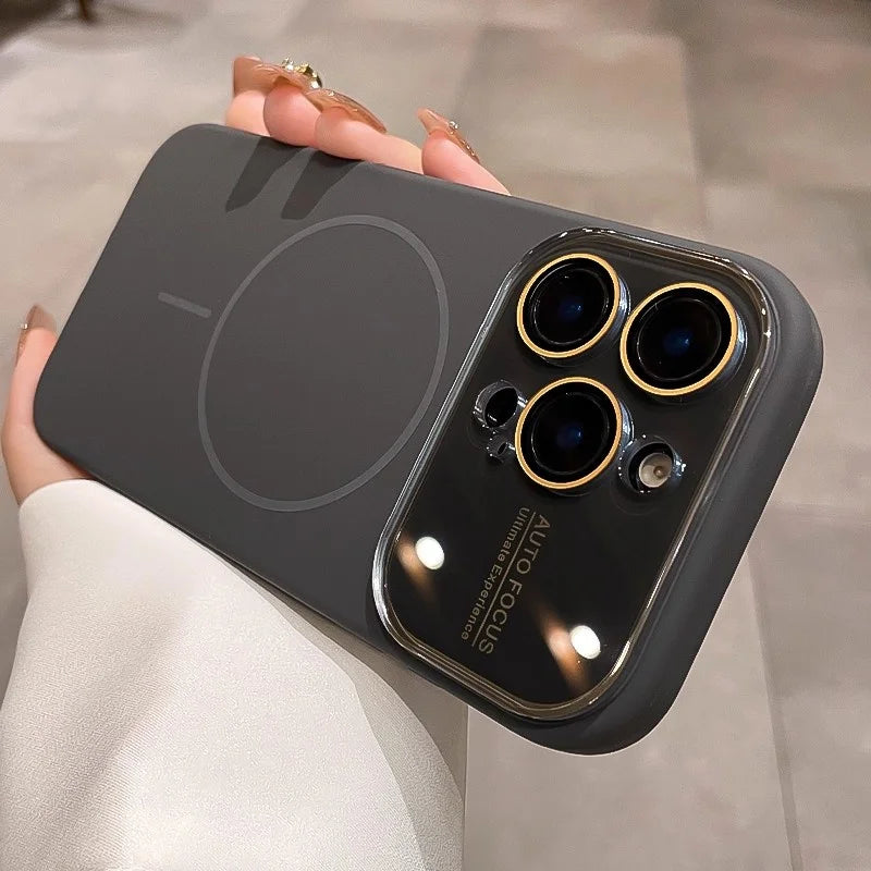 Levende blått magnetisk silikon deksel til iPhone 16. Gir fargerik, støtsikker beskyttelse.