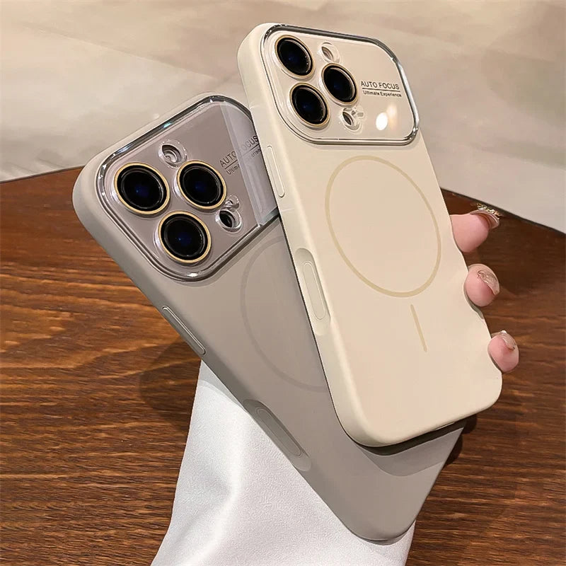 Stilfullt magnetisk silikon telefondeksel for iPhone. Kombinerer eleganse med robust beskyttelse.