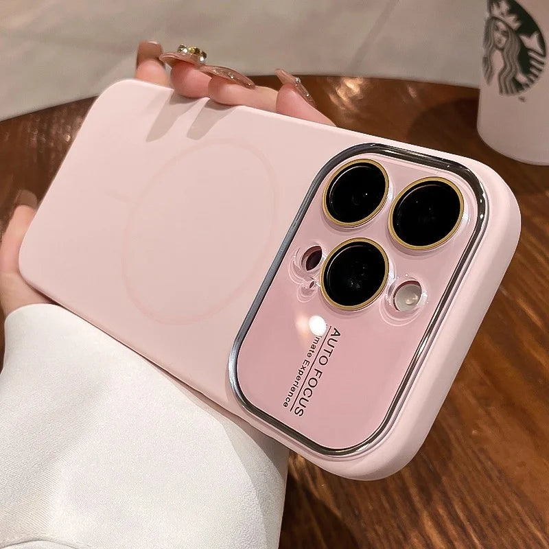Mykt og behagelig magnetisk silikon deksel for iPhone. Gir premium følelse og støtsikkerhet.