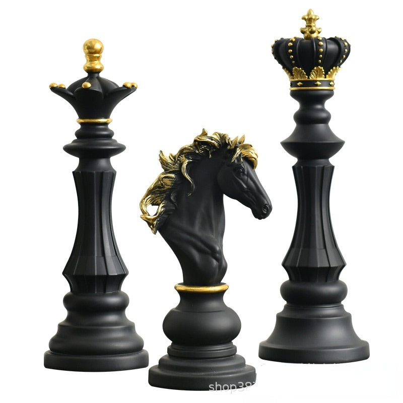 Elegant resin sjakkfigur, detaljert design. Perfekt hjemmedekor for sjakkelskere.