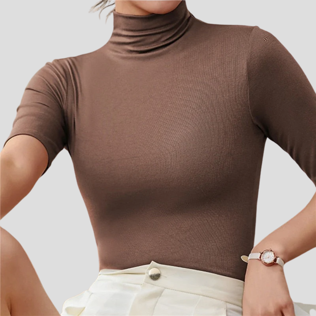 Elegant sømløs turtleneck for kvinner, perfekt for minimalistisk lag-på-lag. Slimfit finstrikk i klassisk design.
