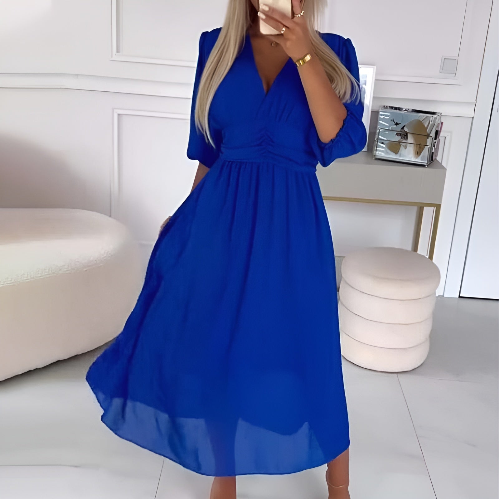 Grønn lett chiffonkjole for kvinner. Tidløs elegant sommerkjole eller vårkjole for formelle anledninger.