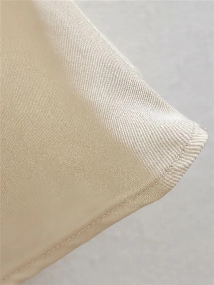 Lett og luftig skulderfri sommerkjole for kvinner, en elegant lang modell perfekt for varmere dager.